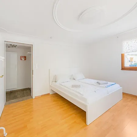 Holiday Flat In Herbolzheim Near Europa-Park, Cleaning Included דירה *